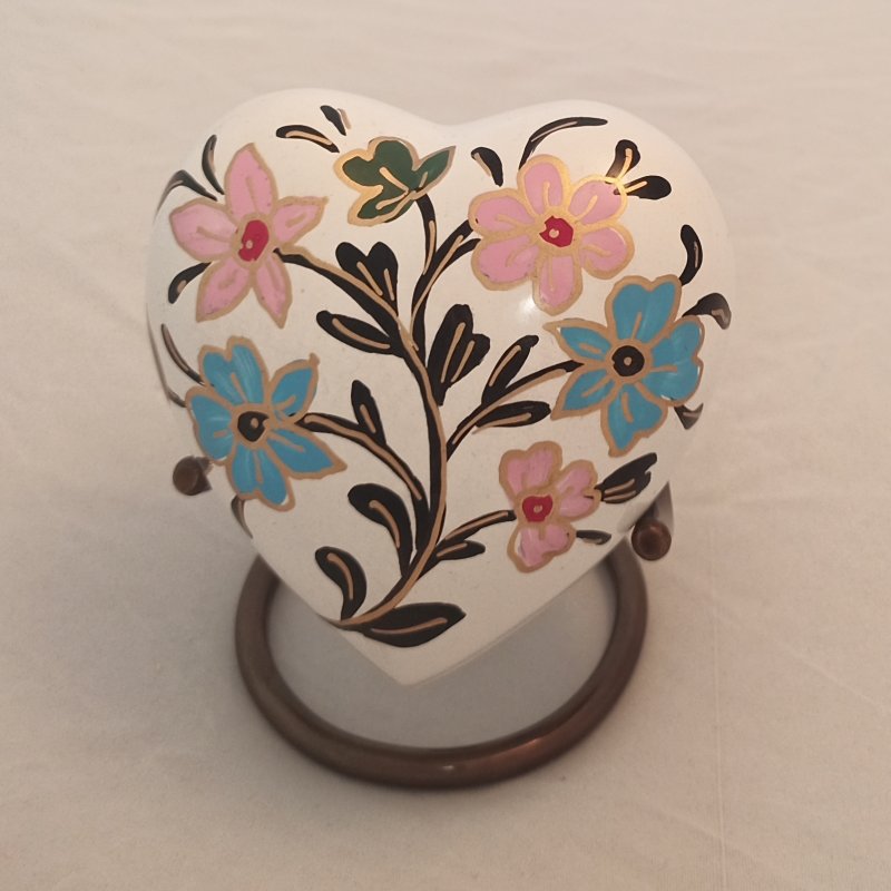 Floral Heart Urn - Image 4