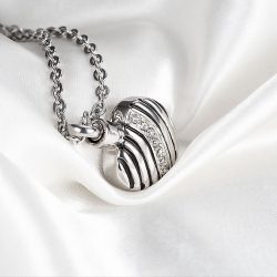 Alternative view of Ribbon Heart