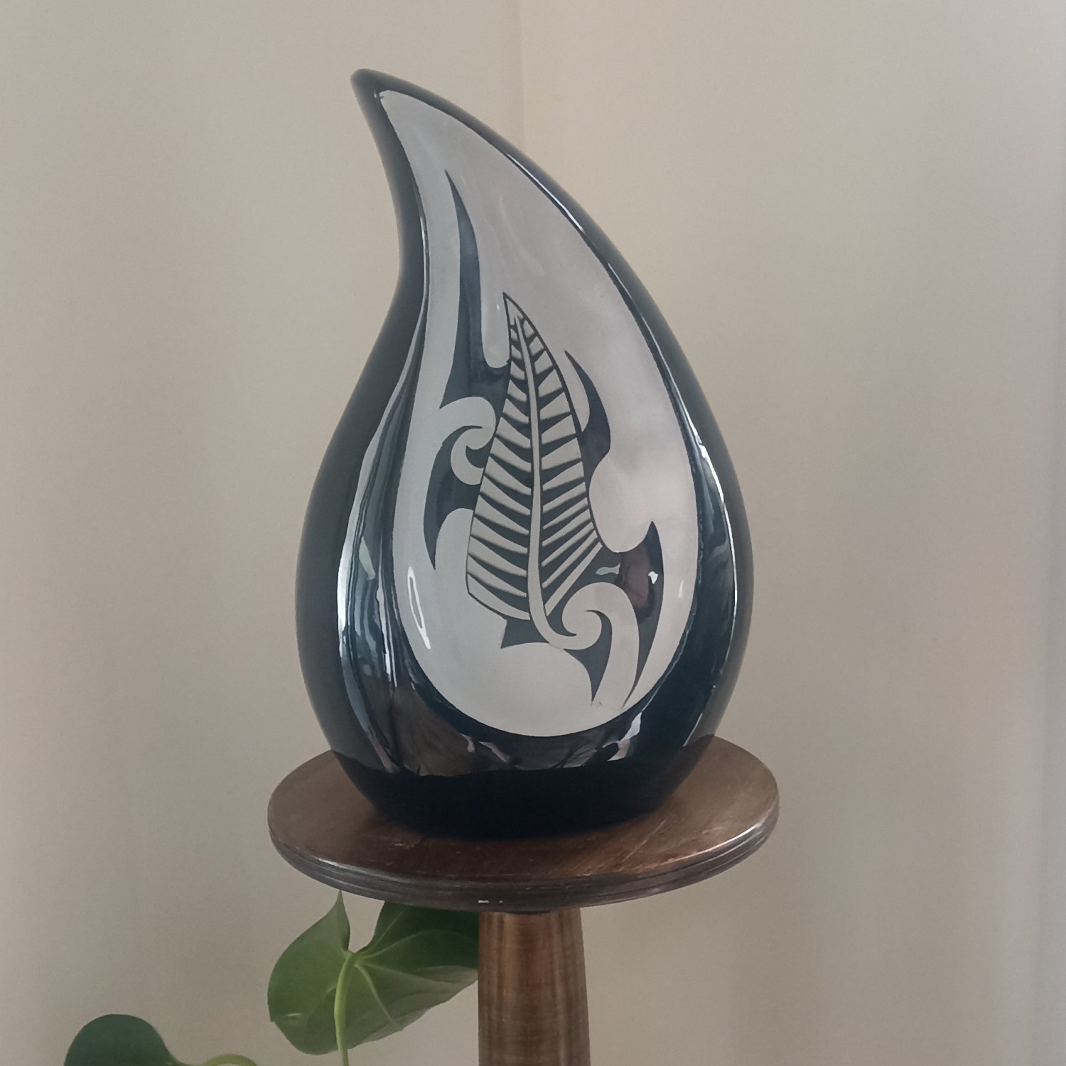 Silver Fern Urn - Image 2