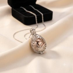 Alternative view of Butterfly Gold Capsule